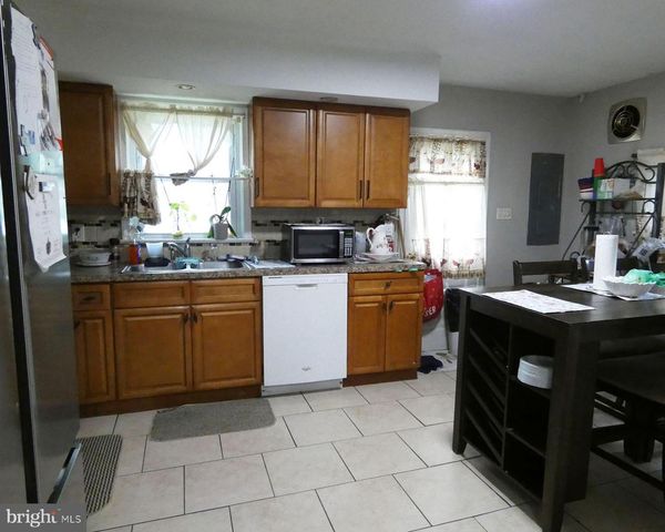 256 H ST, Carneys Point, NJ 08069