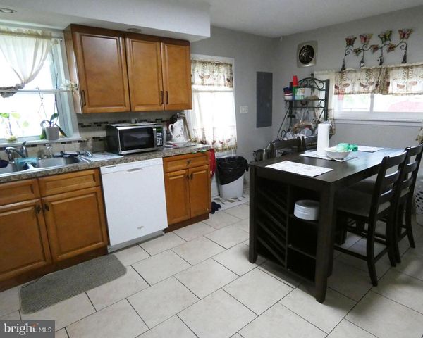 256 H ST, Carneys Point, NJ 08069