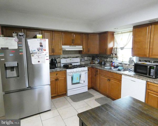 256 H ST, Carneys Point, NJ 08069