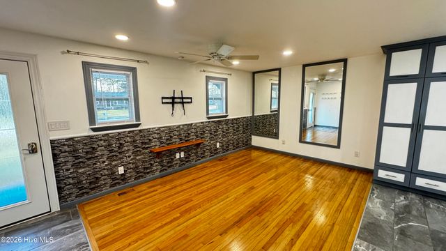 1021 Shirley Drive, Jacksonville, NC 28540