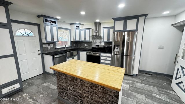 1021 Shirley Drive, Jacksonville, NC 28540