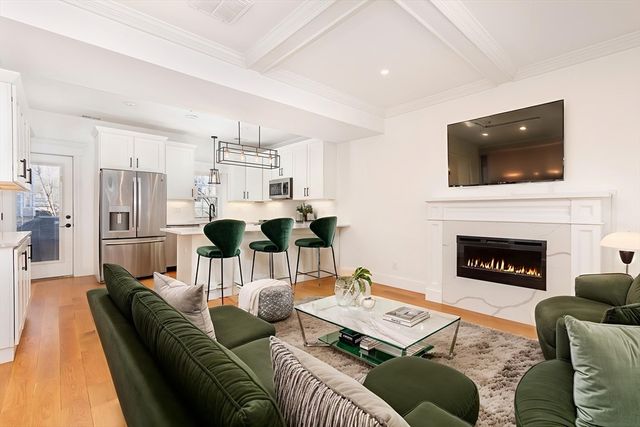 12 S. Mason Street 3, Salem, MA 01970