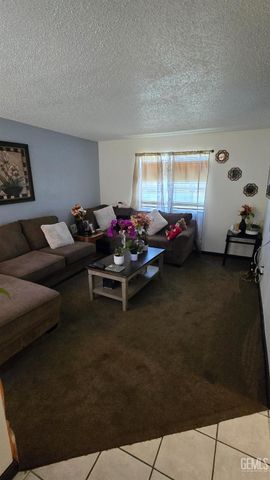 6021 Almendra Avenue C, Bakersfield, CA 93309