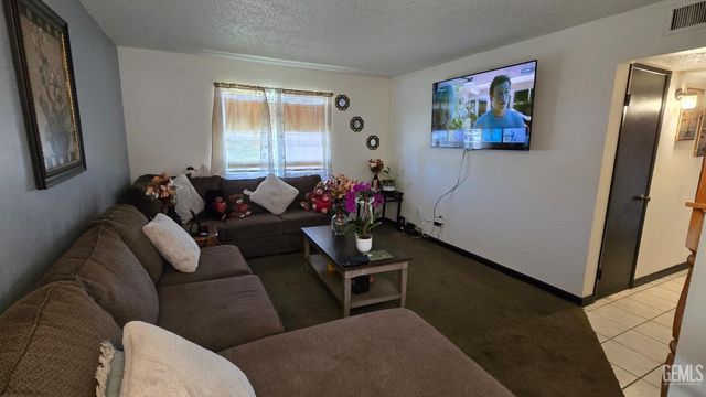 6021 Almendra Avenue C, Bakersfield, CA 93309