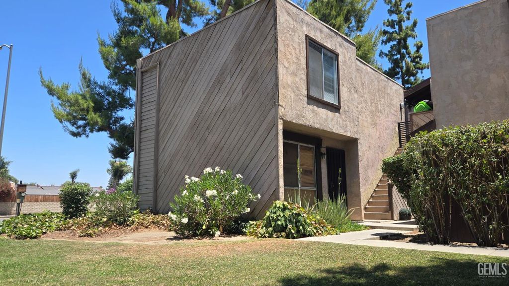 6021 Almendra Avenue C, Bakersfield, CA 93309