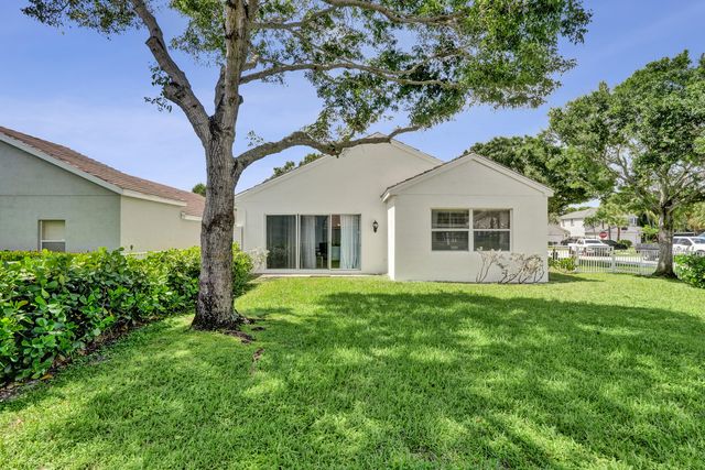 106 HAMILTON Terrace, Royal Palm Beach, FL 33414