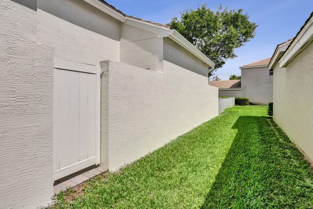 106 HAMILTON Terrace, Royal Palm Beach, FL 33414