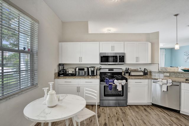 106 HAMILTON Terrace, Royal Palm Beach, FL 33414
