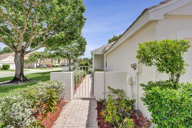 106 HAMILTON Terrace, Royal Palm Beach, FL 33414