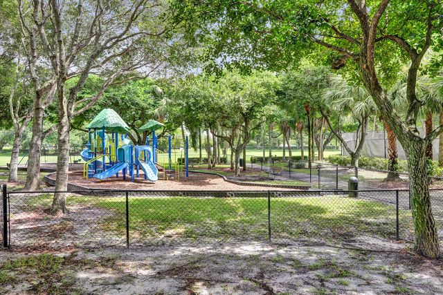 106 HAMILTON Terrace, Royal Palm Beach, FL 33414