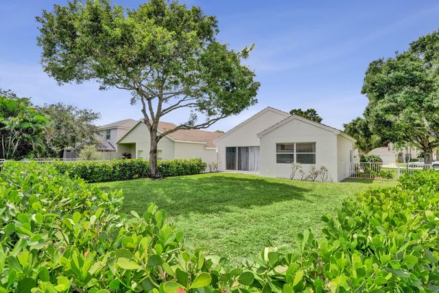106 HAMILTON Terrace, Royal Palm Beach, FL 33414