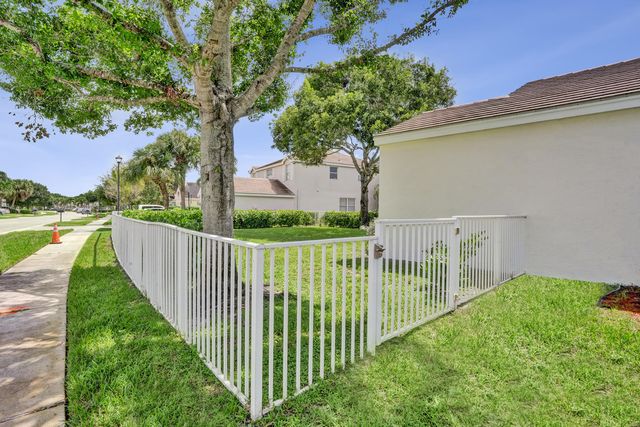 106 HAMILTON Terrace, Royal Palm Beach, FL 33414