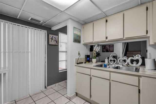 8186 NW 98th Ter 132, Hialeah Gardens, FL 33016