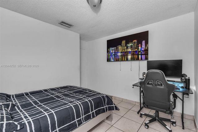 8186 NW 98th Ter 132, Hialeah Gardens, FL 33016