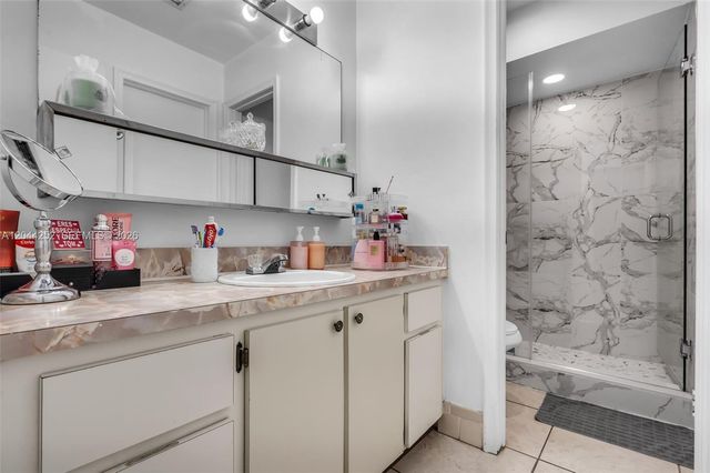 8186 NW 98th Ter 132, Hialeah Gardens, FL 33016
