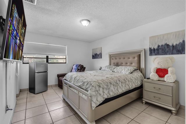 8186 NW 98th Ter 132, Hialeah Gardens, FL 33016