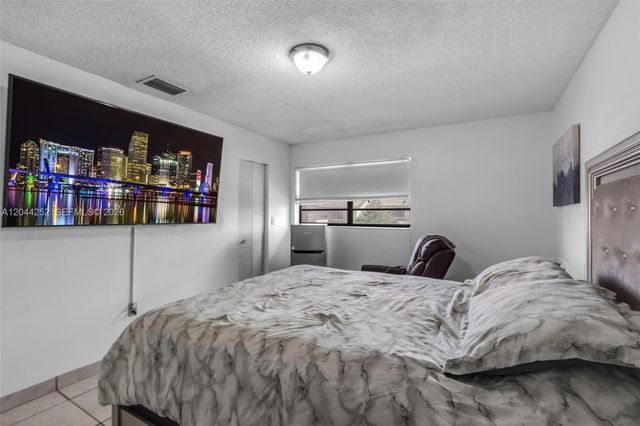 8186 NW 98th Ter 132, Hialeah Gardens, FL 33016