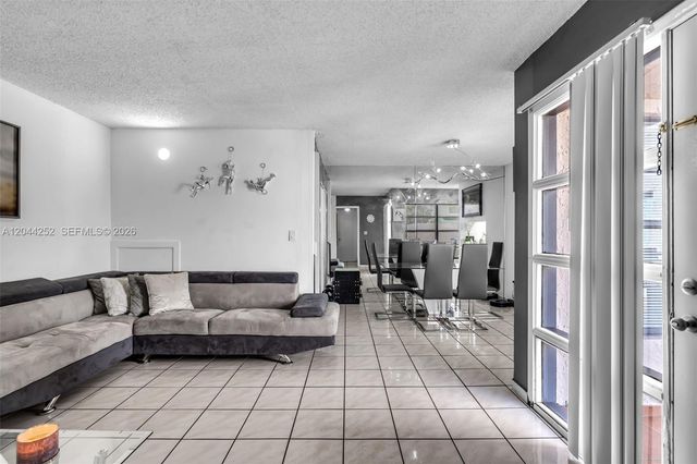 8186 NW 98th Ter 132, Hialeah Gardens, FL 33016