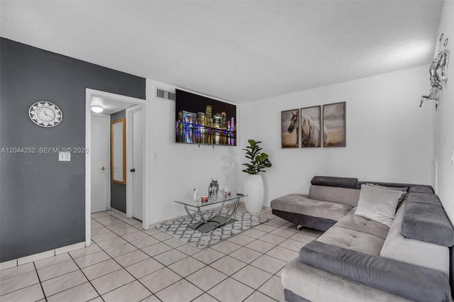 8186 NW 98th Ter 132, Hialeah Gardens, FL 33016