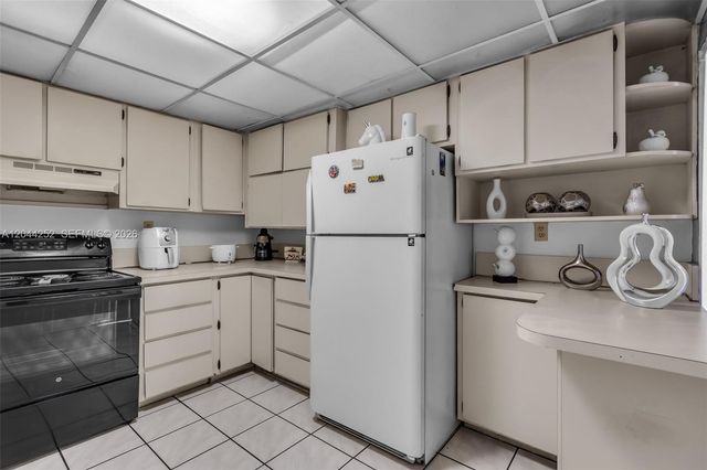 8186 NW 98th Ter 132, Hialeah Gardens, FL 33016