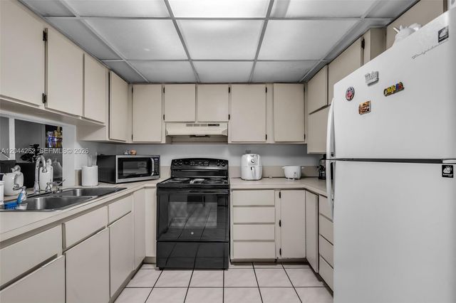 8186 NW 98th Ter 132, Hialeah Gardens, FL 33016