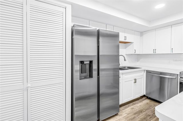 1051 79TH AVENUE N 105, St Petersburg, FL 33702
