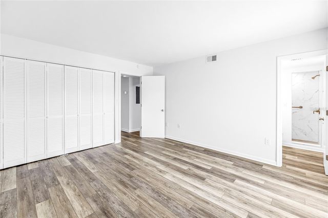 1051 79TH AVENUE N 105, St Petersburg, FL 33702