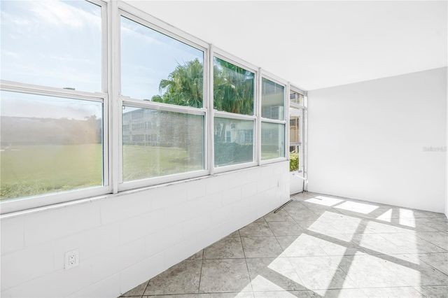 1051 79TH AVENUE N 105, St Petersburg, FL 33702