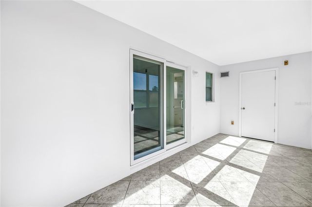 1051 79TH AVENUE N 105, St Petersburg, FL 33702