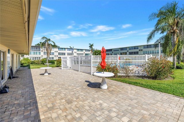 1051 79TH AVENUE N 105, St Petersburg, FL 33702