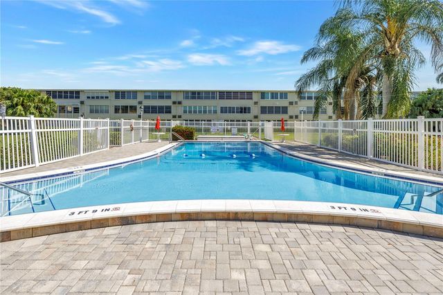 1051 79TH AVENUE N 105, St Petersburg, FL 33702