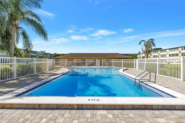 1051 79TH AVENUE N 105, St Petersburg, FL 33702