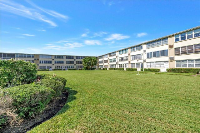 1051 79TH AVENUE N 105, St Petersburg, FL 33702