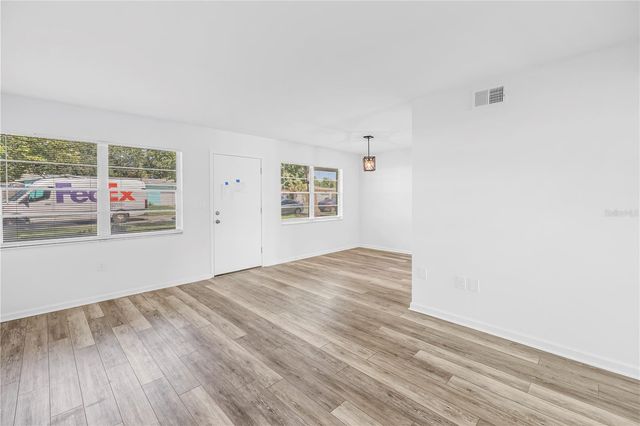 1051 79TH AVENUE N 105, St Petersburg, FL 33702