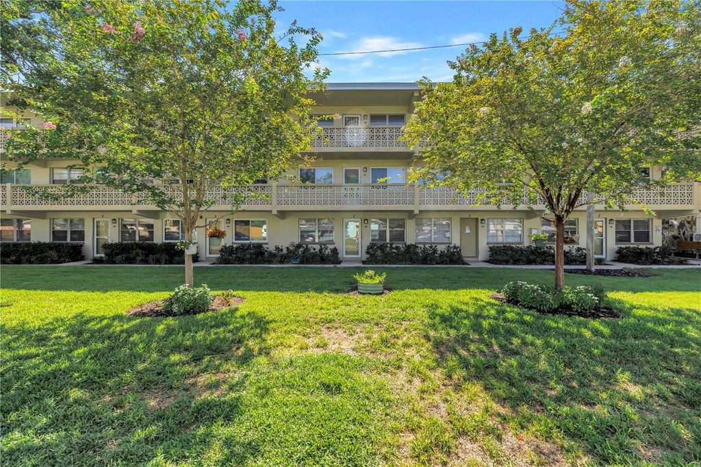 1051 79TH AVENUE N 105, St Petersburg, FL 33702
