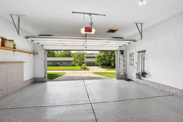 614 Brookwood Drive, Indianola, IA 50125