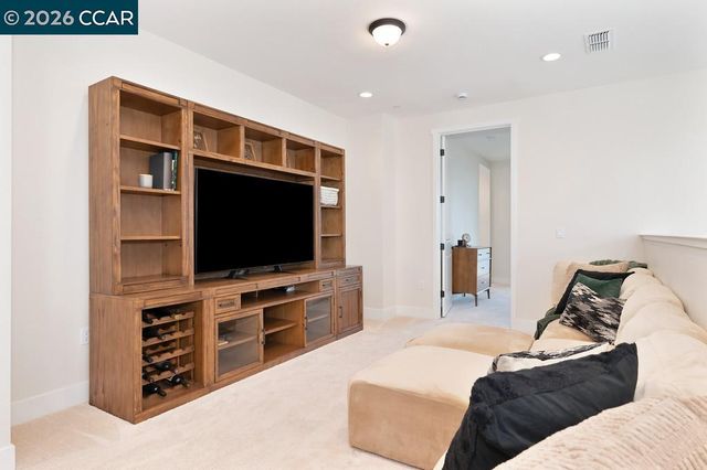 17324 Bushwick Ln, Lathrop, CA 95330