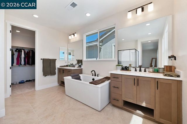 17324 Bushwick Ln, Lathrop, CA 95330