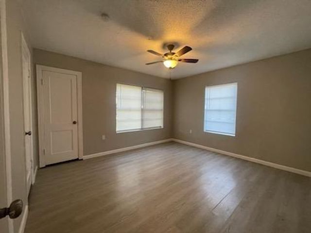 1114 E Pecan Street, Angleton, TX 77515