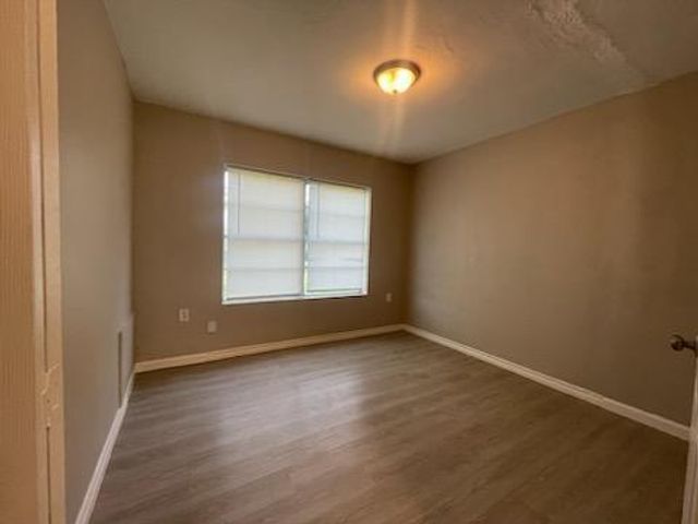 1114 E Pecan Street, Angleton, TX 77515