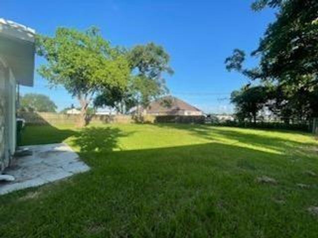 1114 E Pecan Street, Angleton, TX 77515