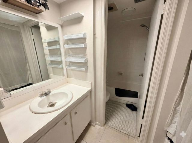 9430 Poinciana Place 402, Davie, FL 33324