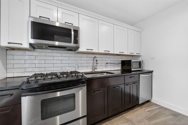 170-06 Crocheron Avenue 3E, Flushing, NY 11358