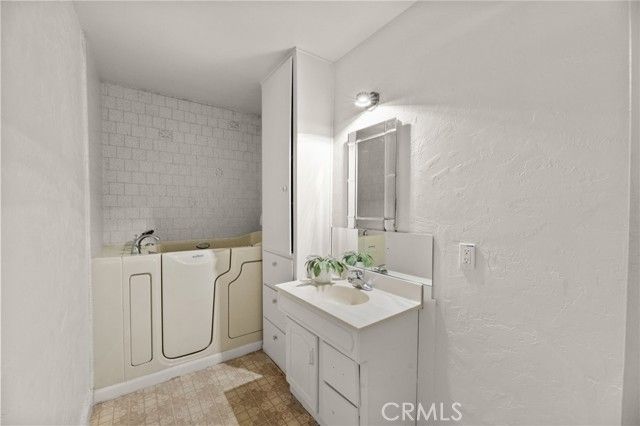 6985 Malibu Drive, Riverside, CA 92504