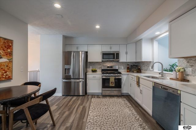 5041 South 93 Street, Omaha, NE 68127