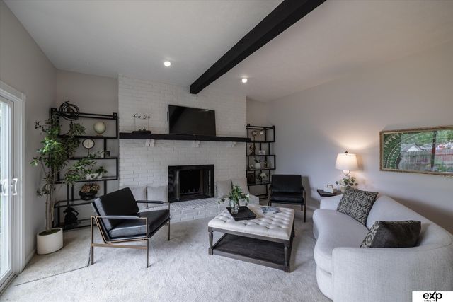 5041 South 93 Street, Omaha, NE 68127
