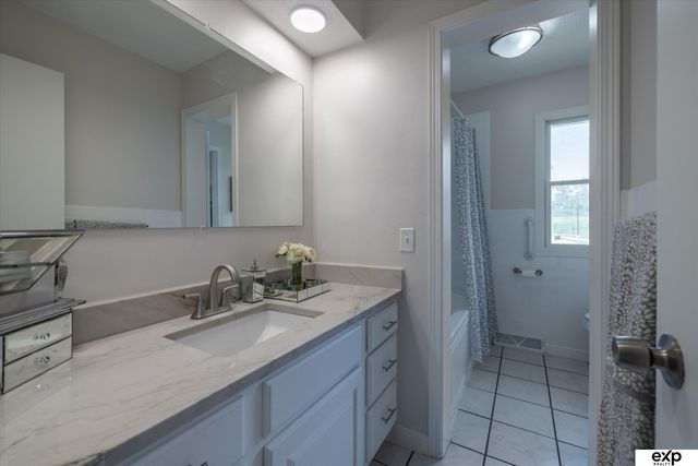5041 South 93 Street, Omaha, NE 68127
