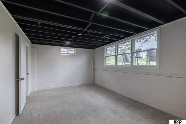 5041 South 93 Street, Omaha, NE 68127