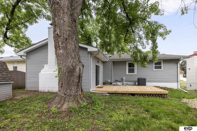 5041 South 93 Street, Omaha, NE 68127