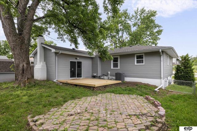 5041 South 93 Street, Omaha, NE 68127